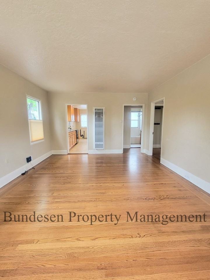 1930 Belmont Ct - Photo 3 of 19