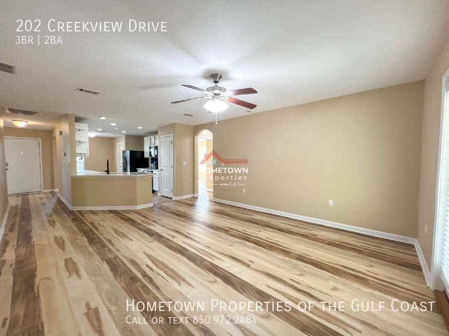 202 Creekview Dr - Photo 2 of 27