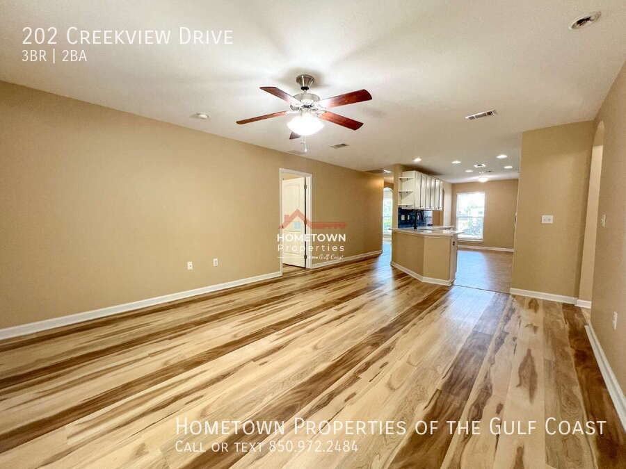 202 Creekview Dr - Photo 3 of 27