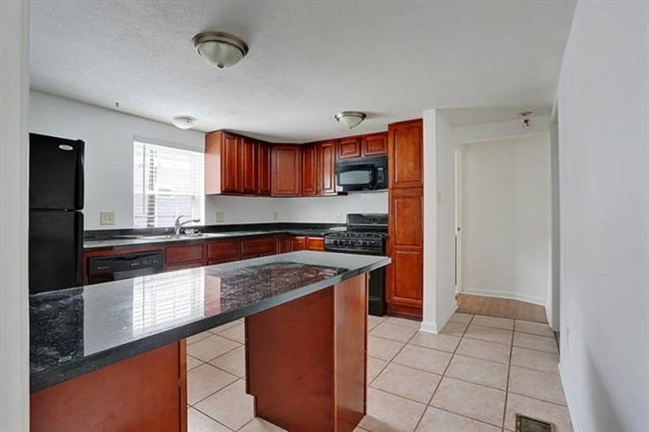 843 Washington Ave - Photo 6 of 14