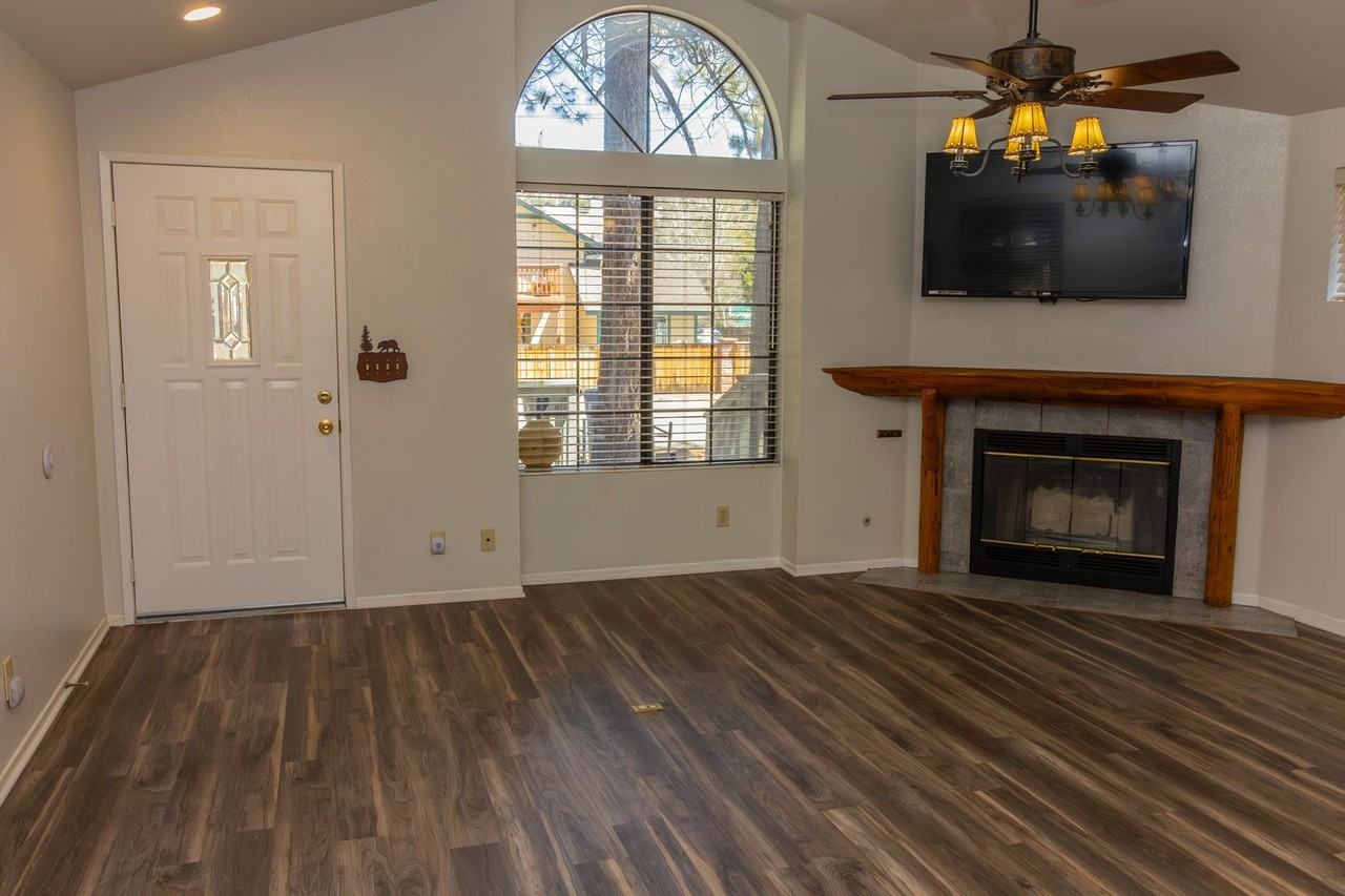 744 E Meadow Ln - Photo 2 of 16
