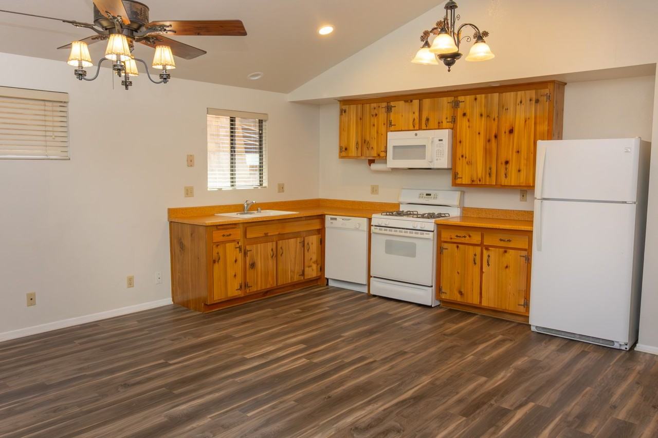 744 E Meadow Ln - Photo 4 of 16