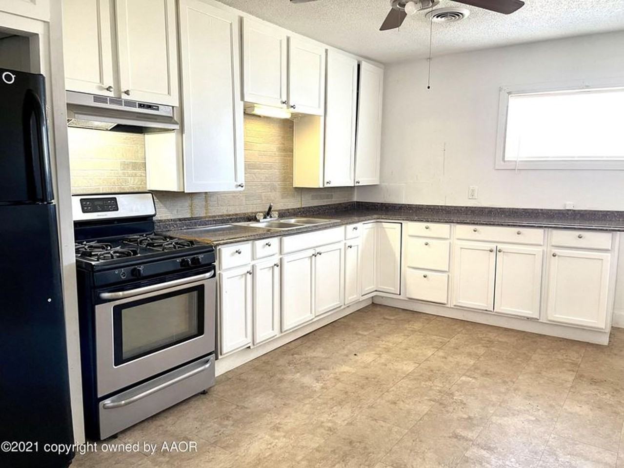 2204 Sw 1st Ave - Photo 2 of 6