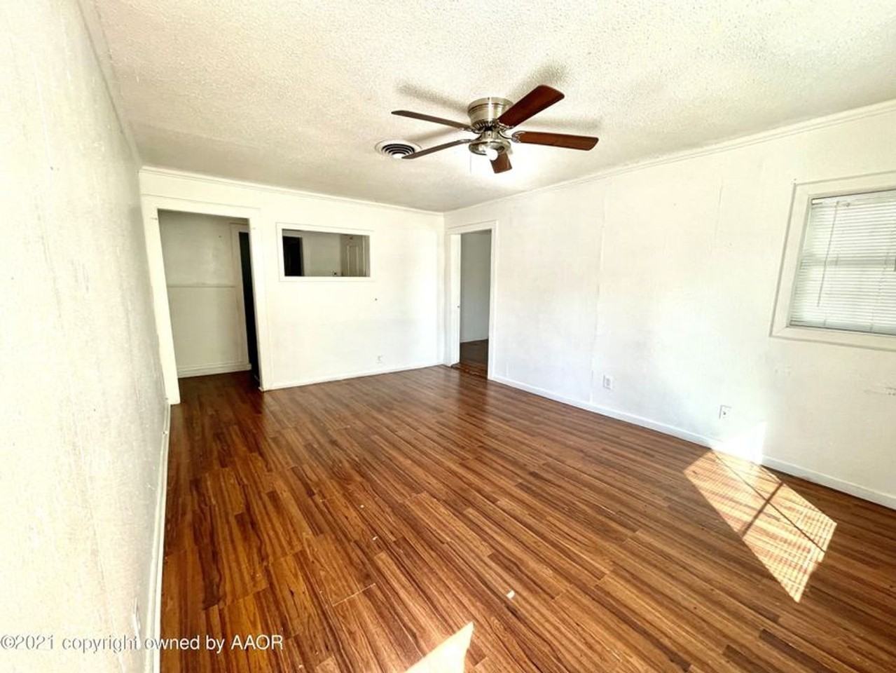 2204 Sw 1st Ave - Photo 3 of 6