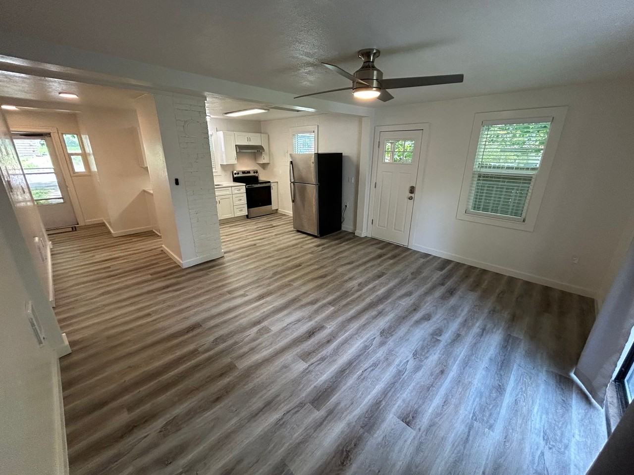 3112 W South Loop Ave - Photo 3 of 31