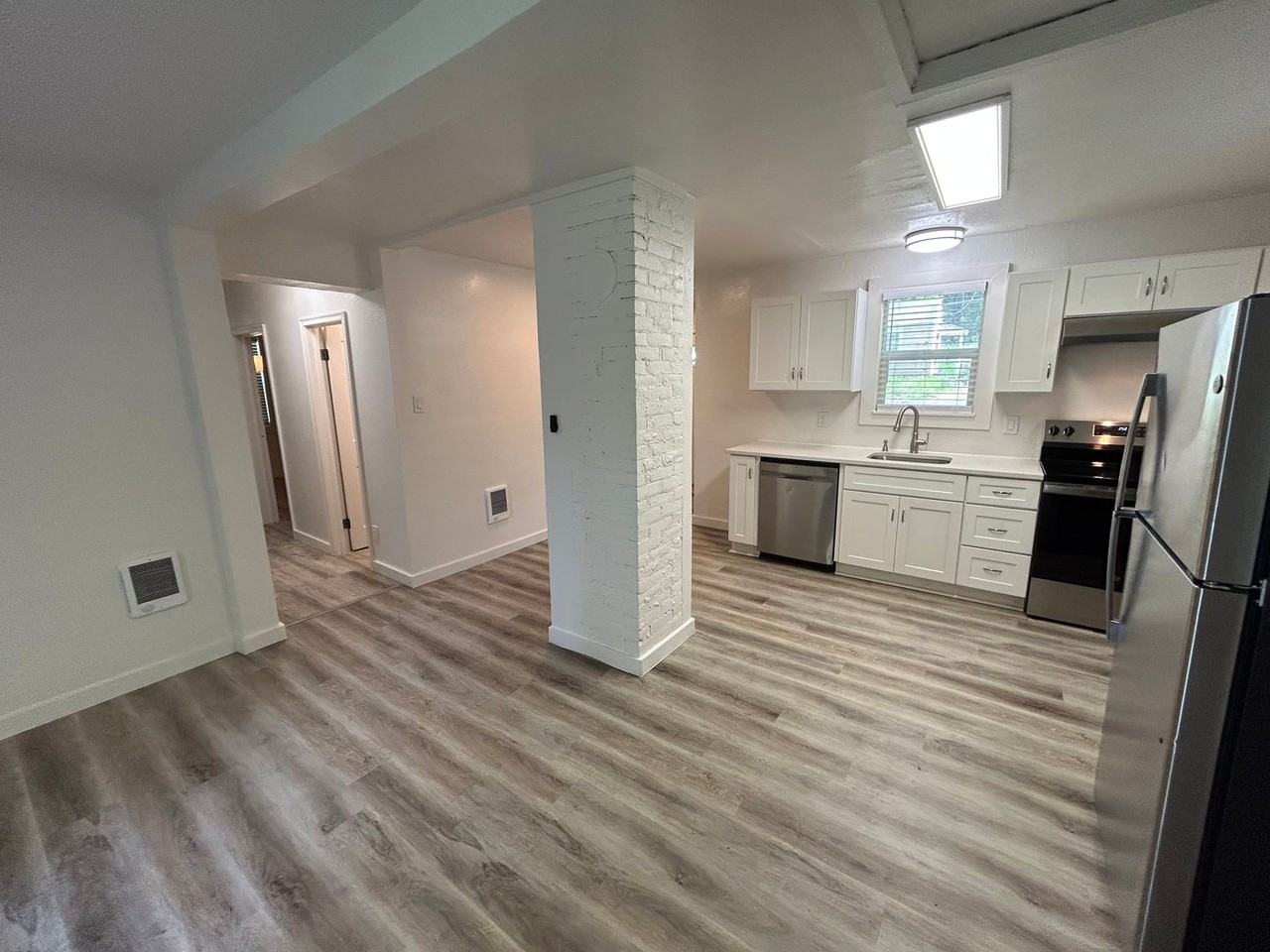 3112 W South Loop Ave - Photo 4 of 31