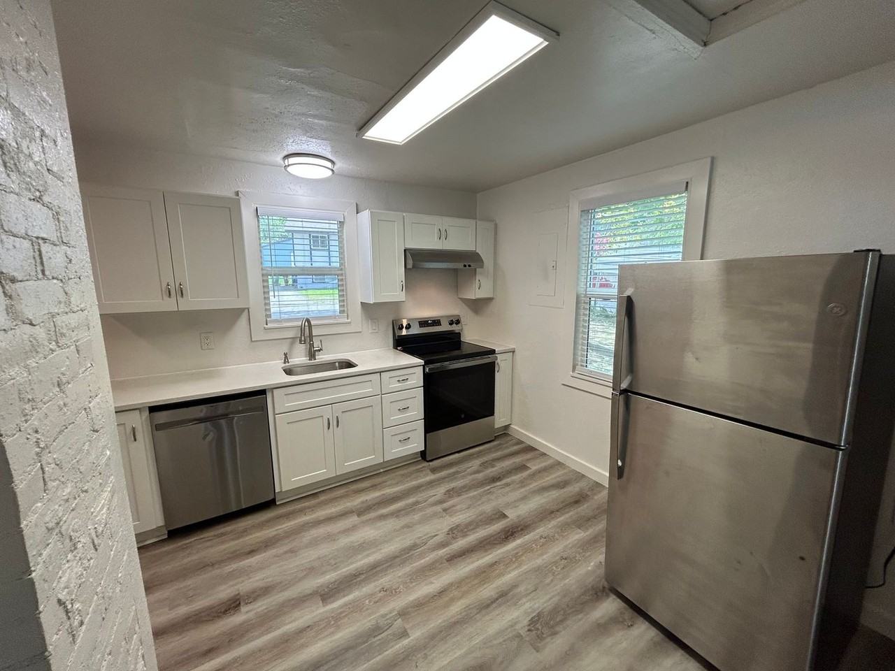 3112 W South Loop Ave - Photo 5 of 31