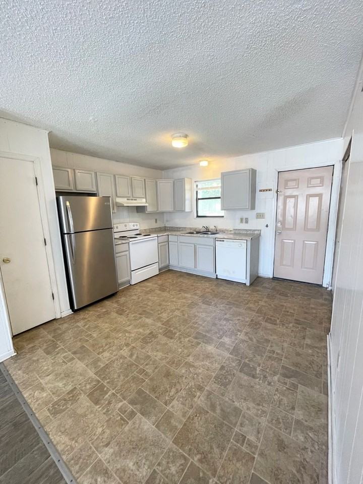 102 102 Ravenwood #B - Photo 3 of 10