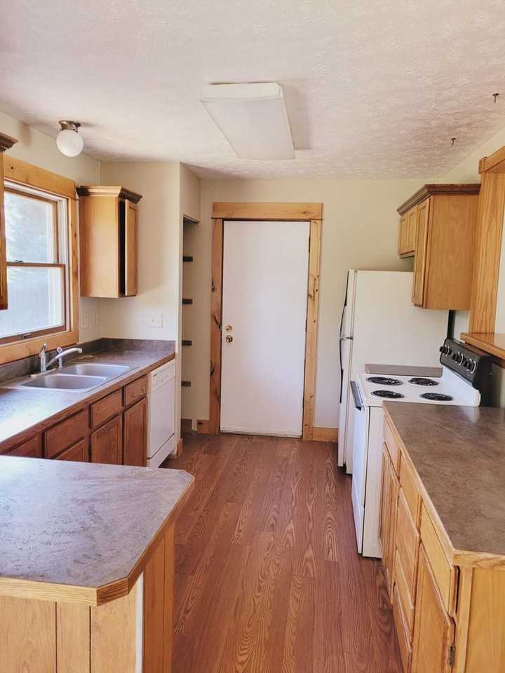 302 N Yellowstone Ave - Photo 4 of 21