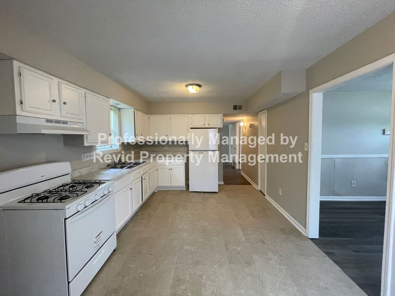 821 Pitney Ln - Photo 5 of 17