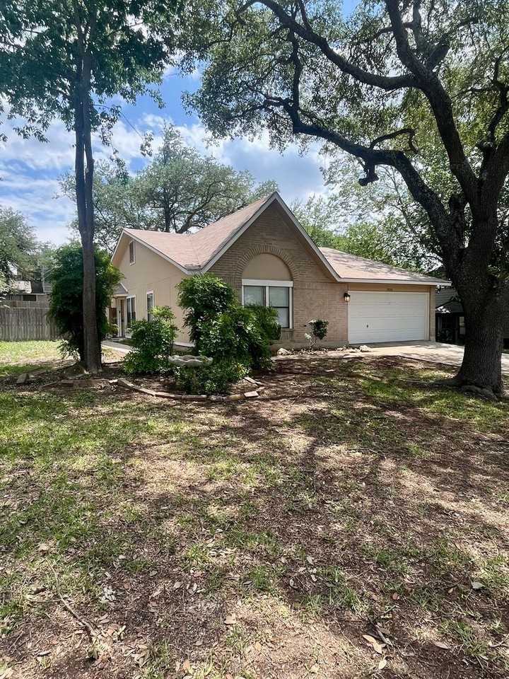 5426 Vista Run Dr - Photo 2 of 26