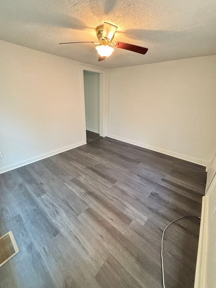 1328 Lowell St - Photo 3 of 11