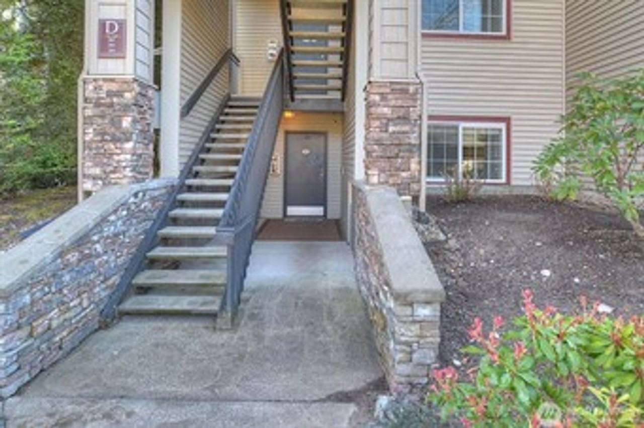 25025 Se Klahanie Blvd #D101