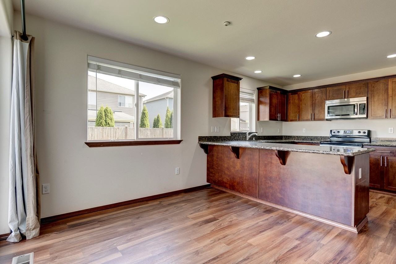 2555 Sw Navigator Loop - Photo 4 of 21