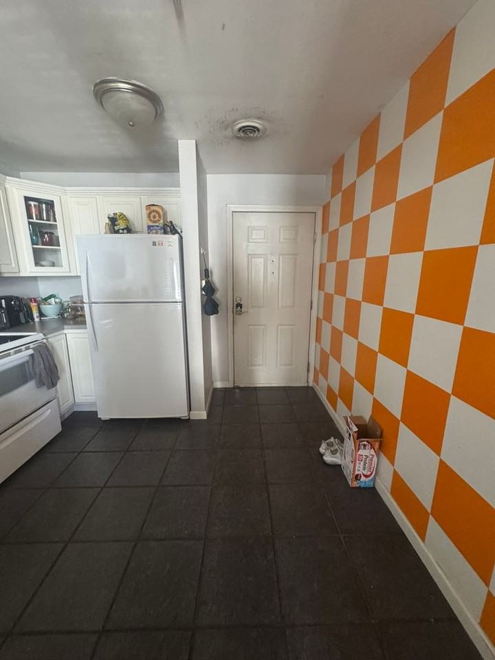 1634 Queen Anne Way - Photo 3 of 11