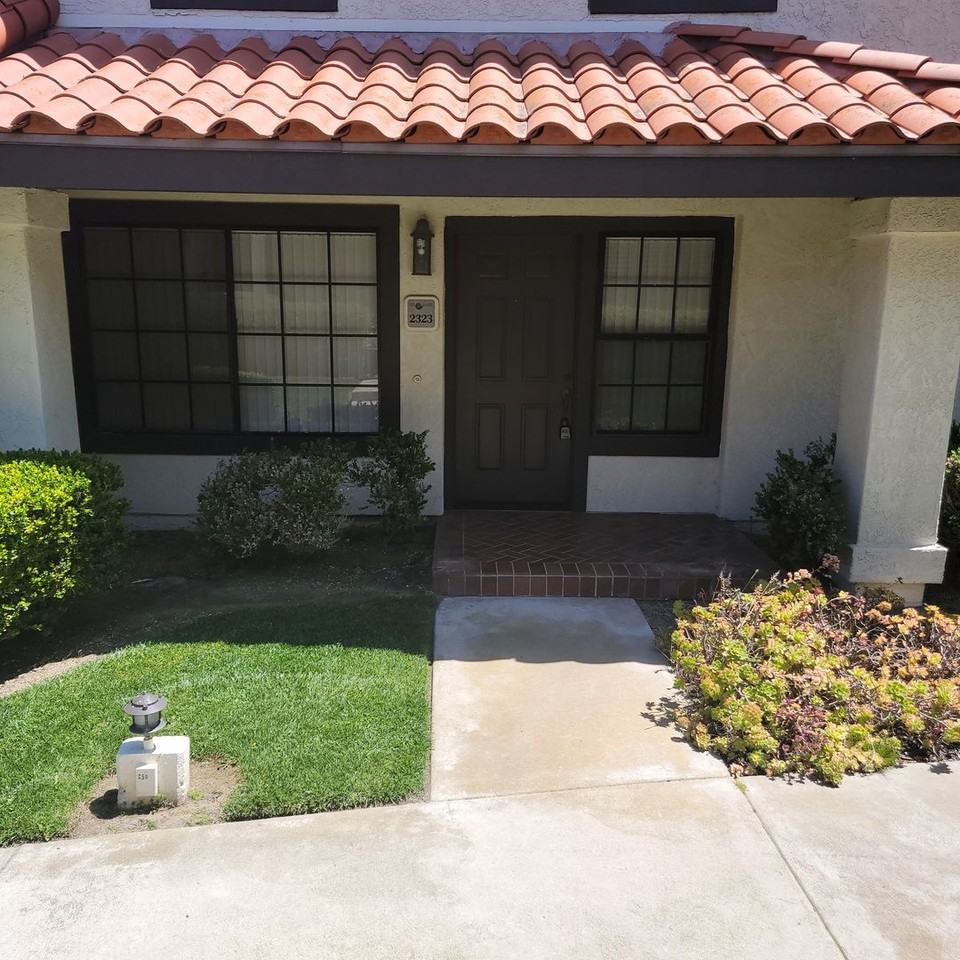 2323 Martinique Ln - Photo 2 of 28