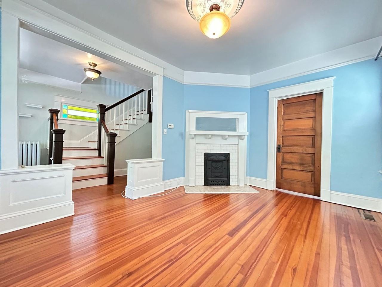 3110 Luxembourg Ave - Photo 2 of 9