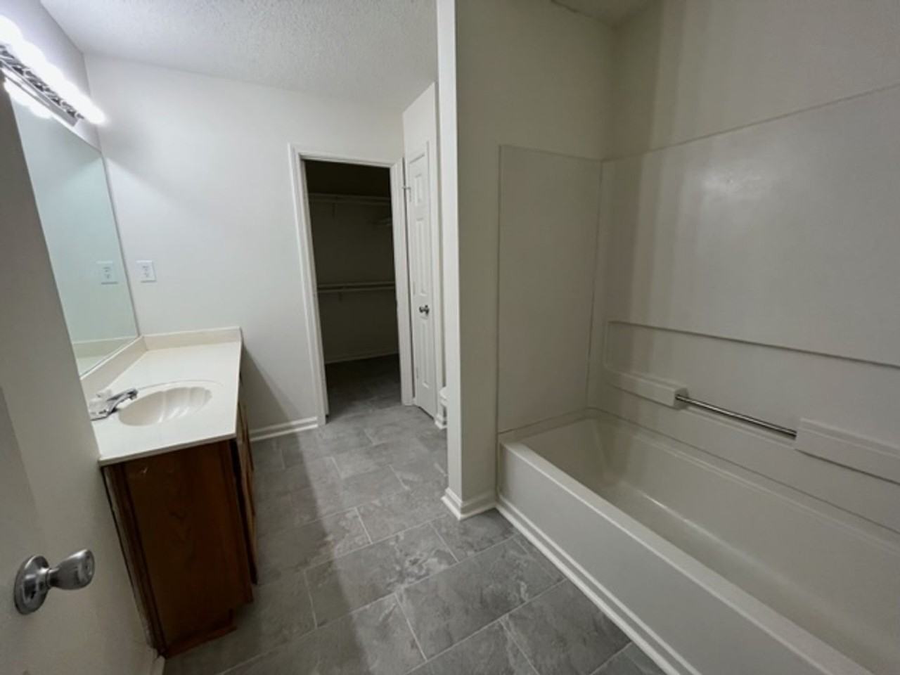 7055 Hampton Dr - Photo 5 of 10