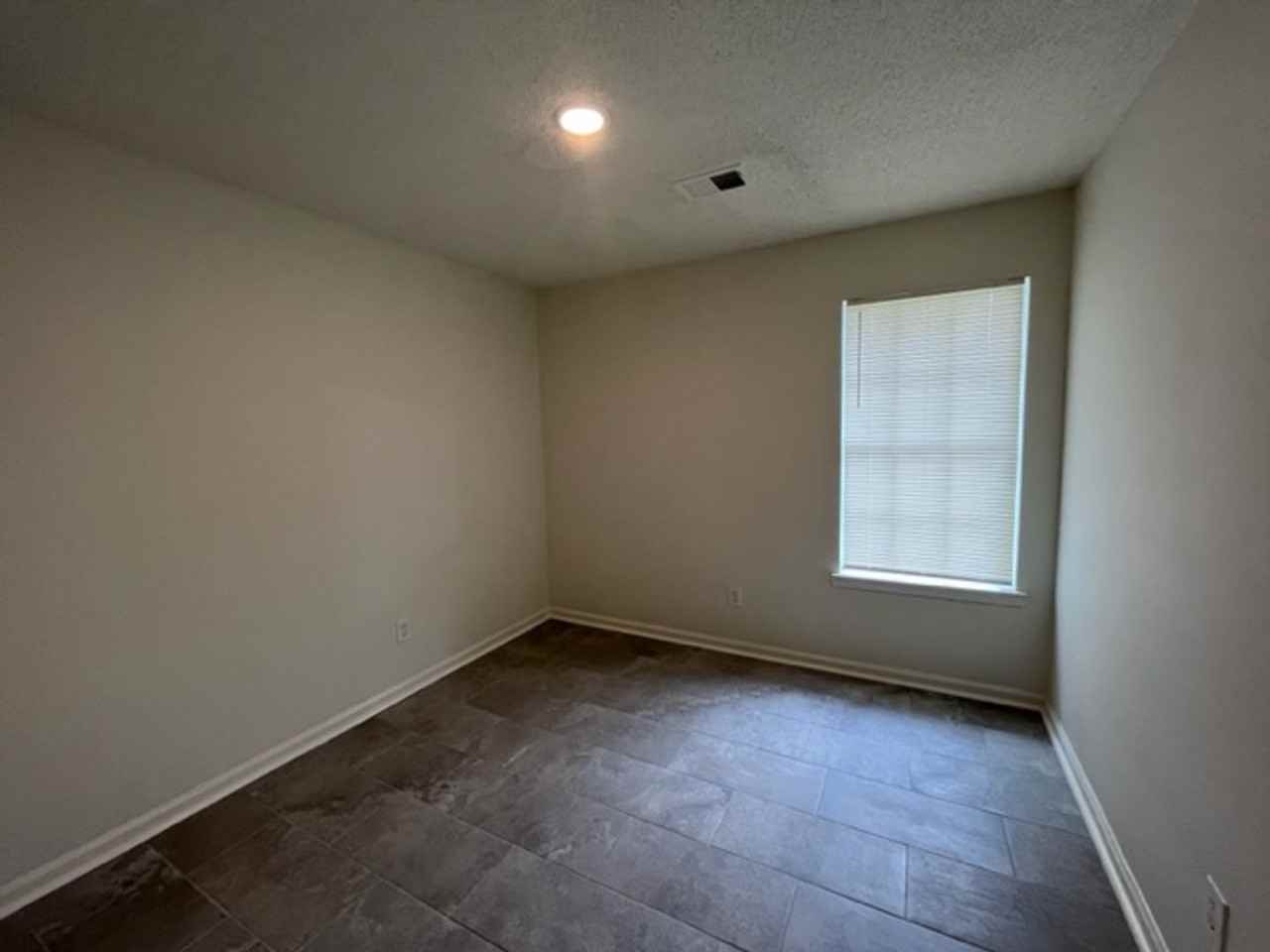 7055 Hampton Dr - Photo 6 of 10