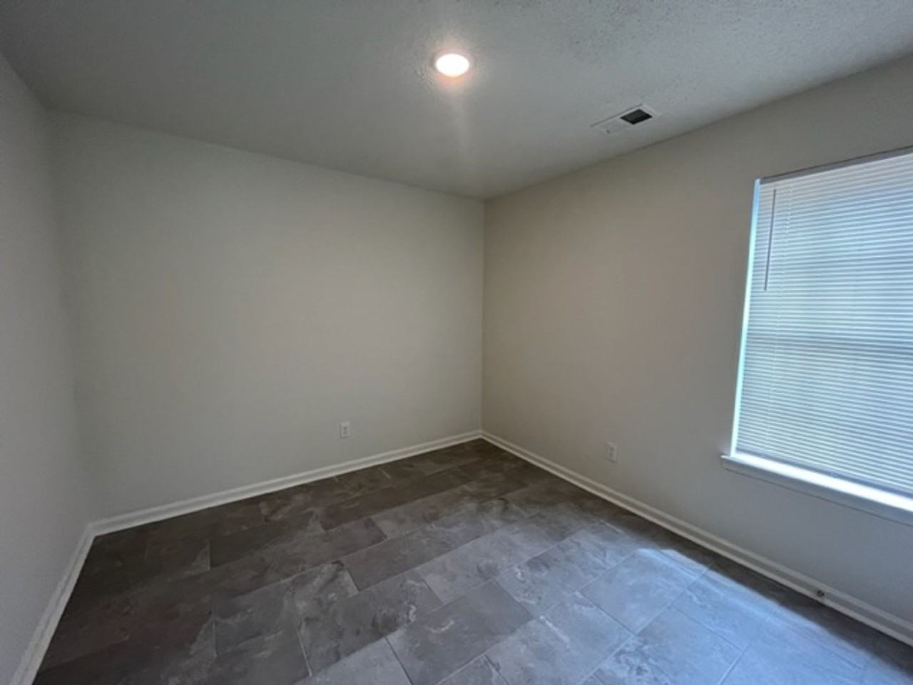 7055 Hampton Dr - Photo 7 of 10