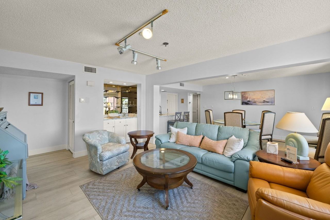 3170 Matecumbe Key Rd - Photo 5 of 31