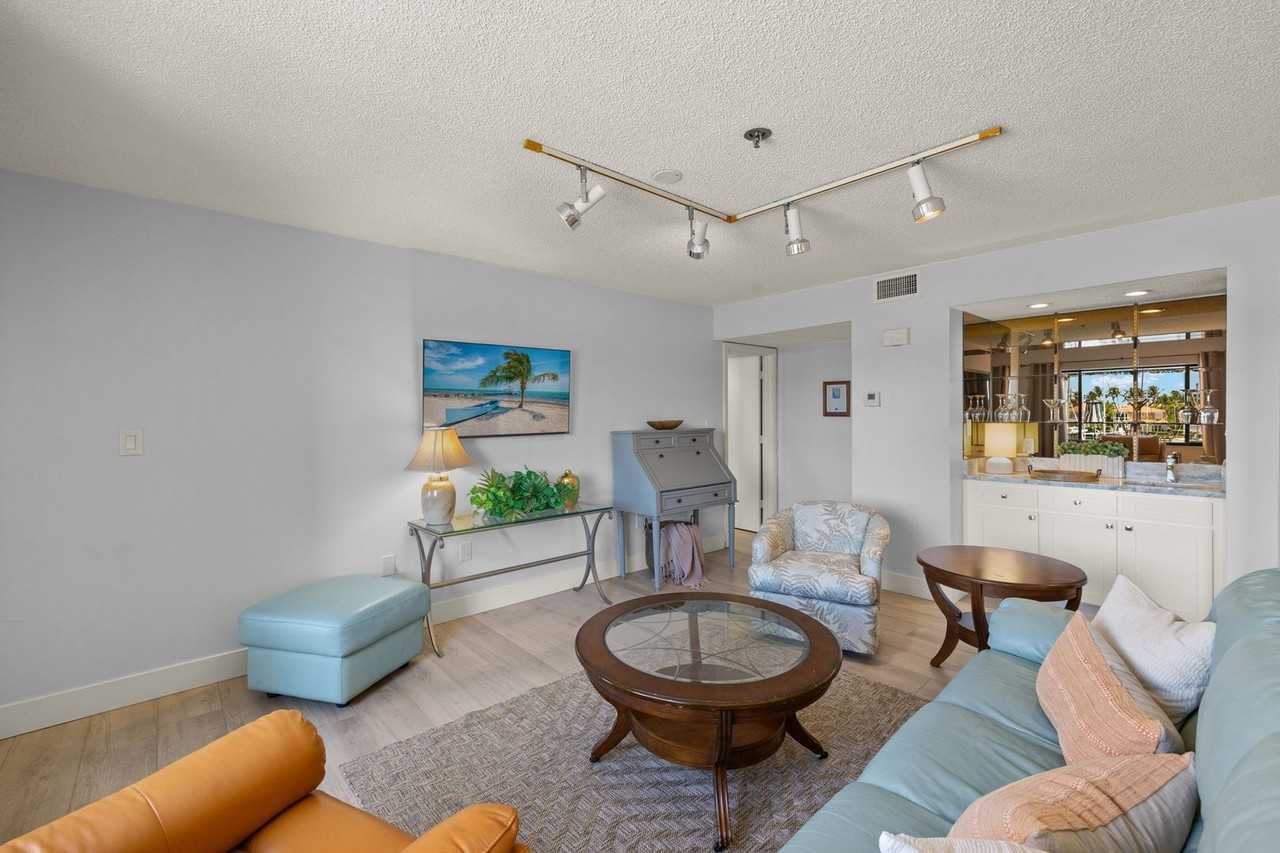 3170 Matecumbe Key Rd - Photo 6 of 31