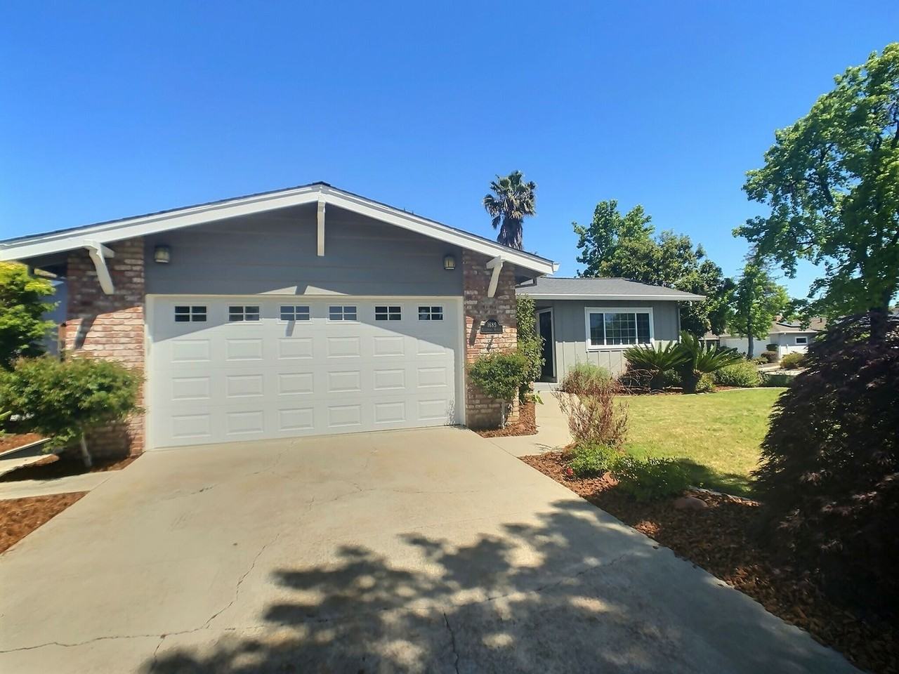 1685 Liverpool Ave - Photo 2 of 21