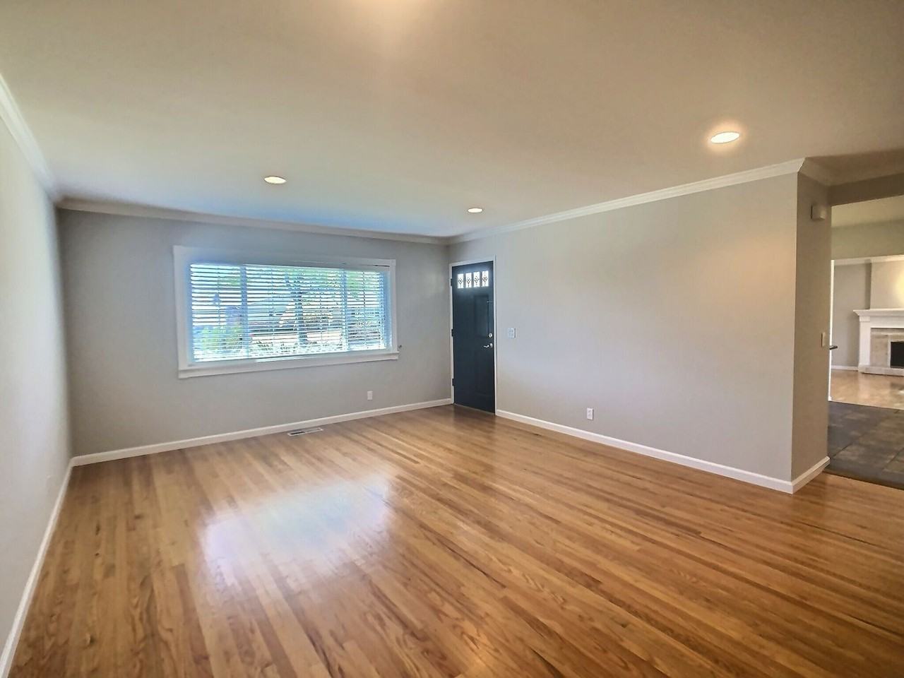 1685 Liverpool Ave - Photo 3 of 21