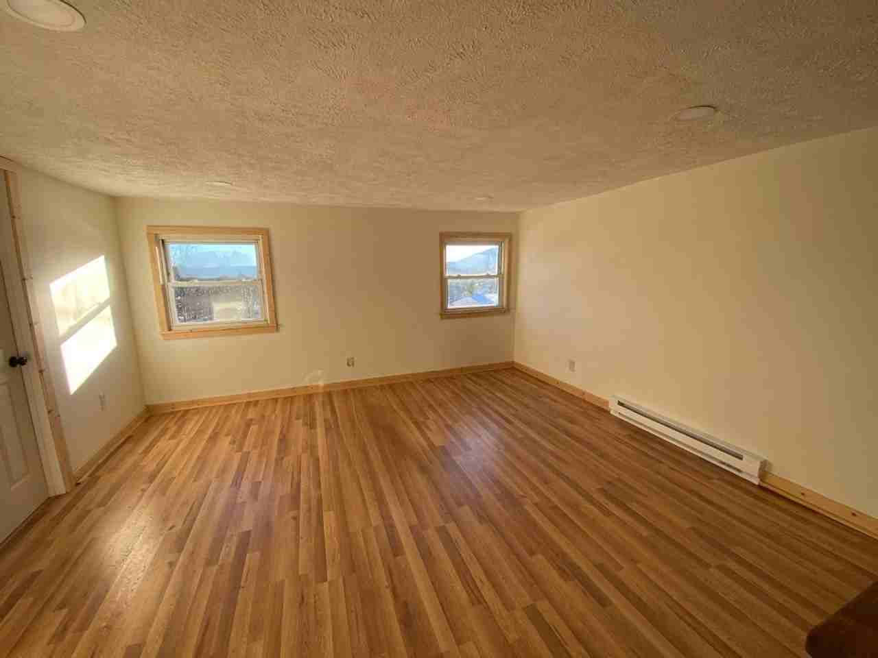 252 Wilcox Dr - Photo 3 of 11