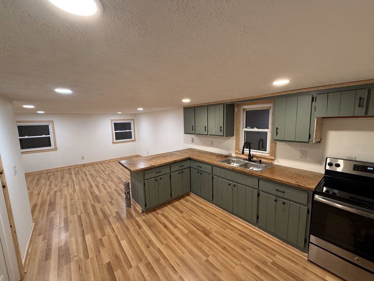 252 Wilcox Dr - Photo 4 of 11