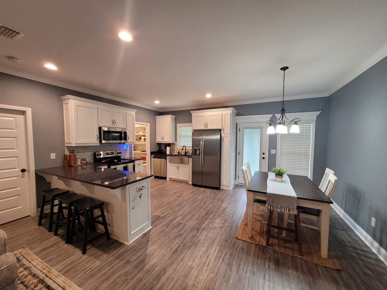 3811 Bettys Pl - Photo 4 of 18