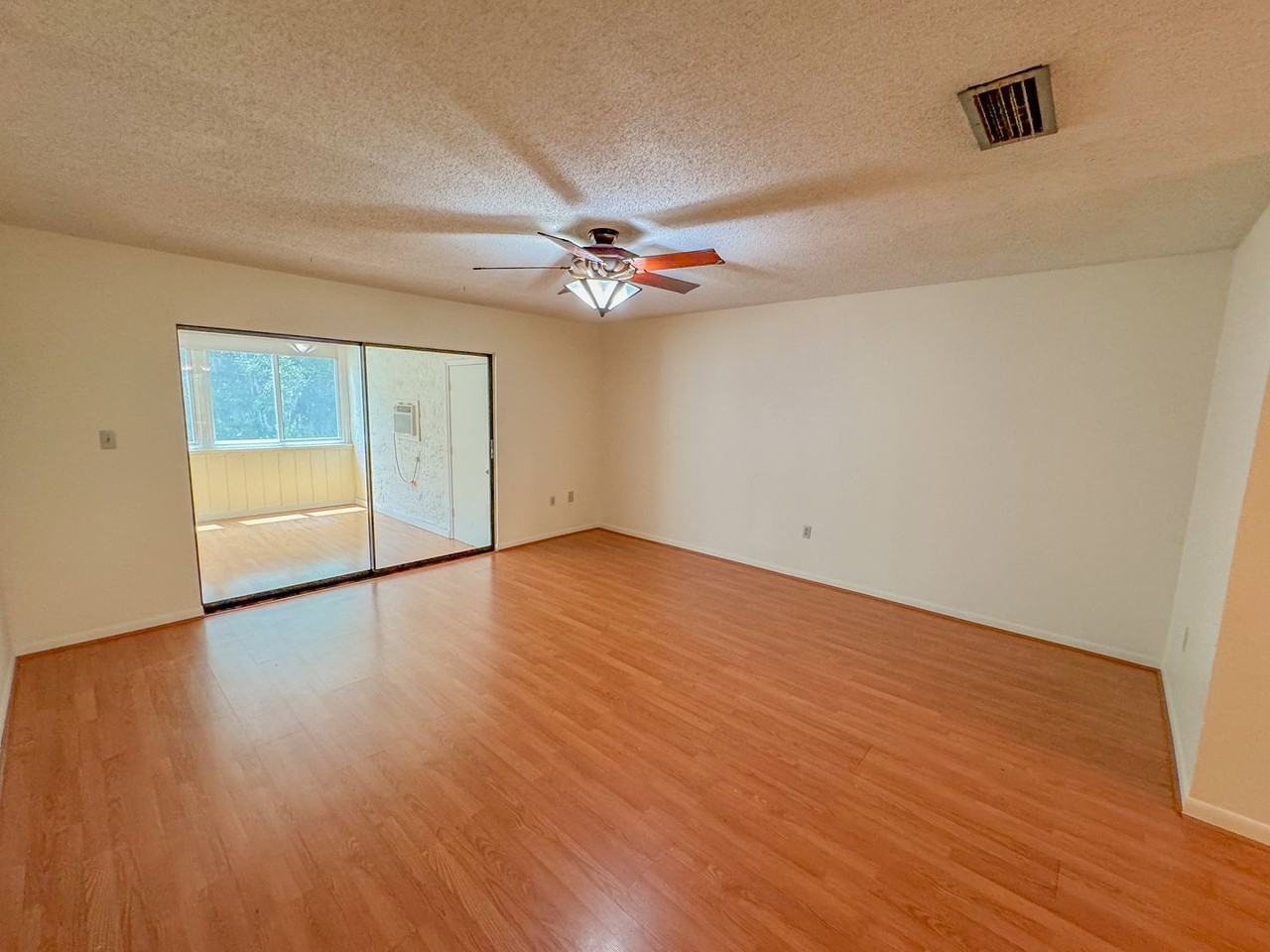 2710 Sw 14th Dr - Photo 3 of 25