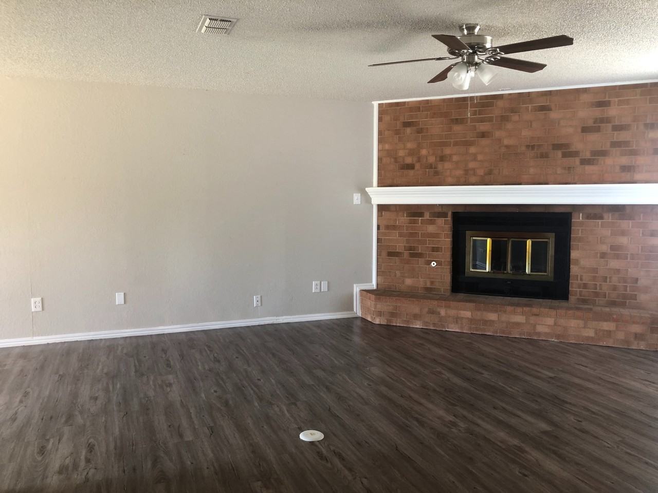 2601 78th St - Photo 2 of 16