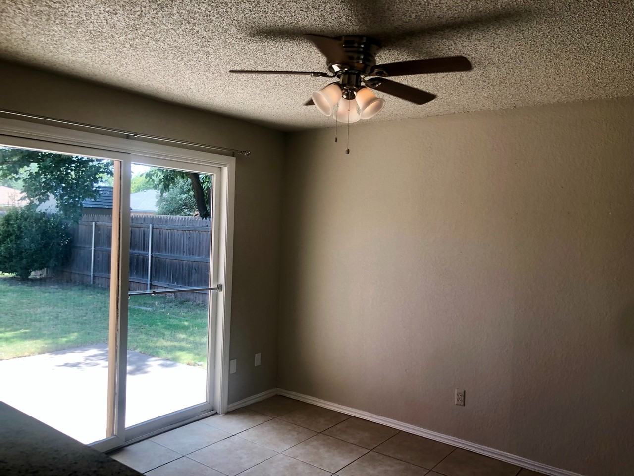 2601 78th St - Photo 3 of 16