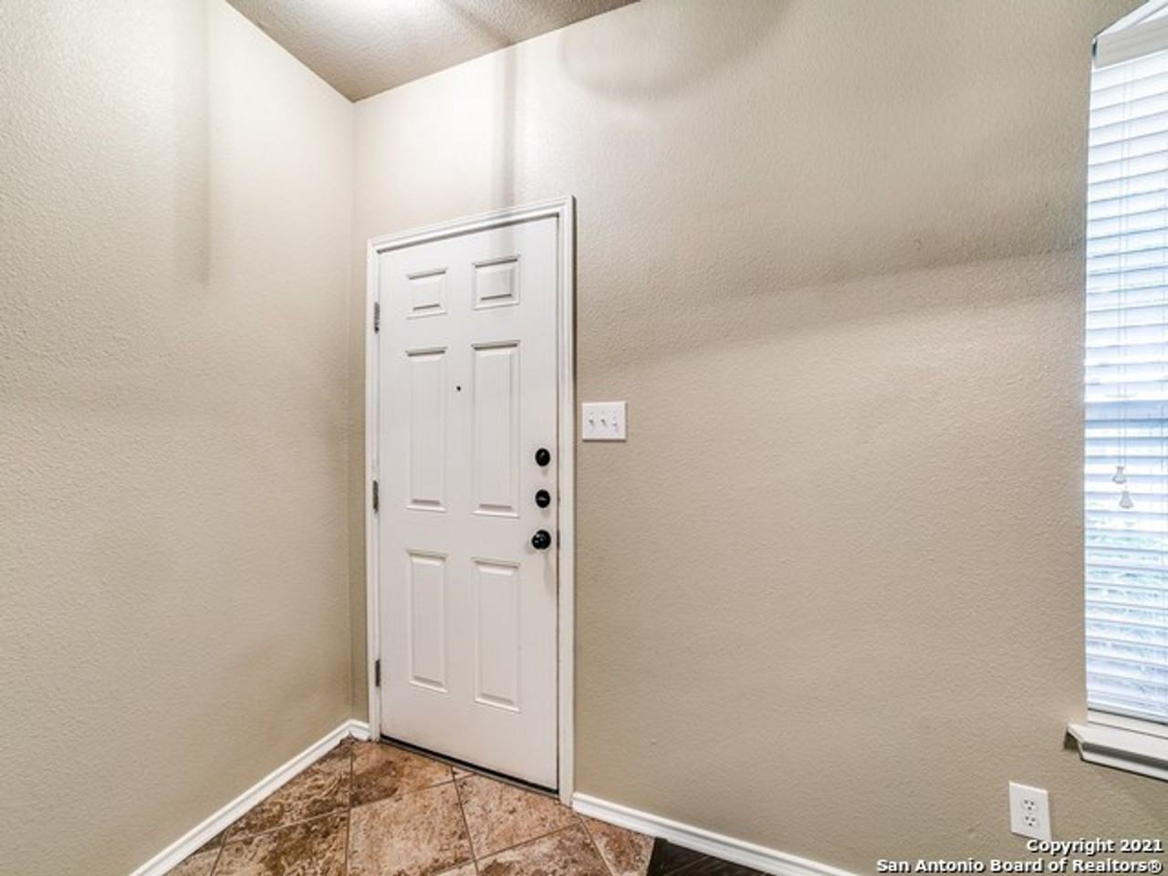 1131 Renee Way - Photo 3 of 47