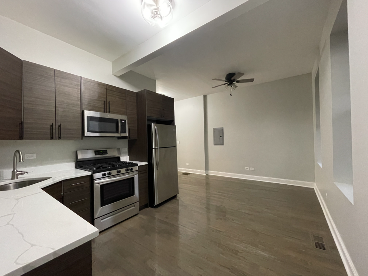 1733 W 19th Street - Photo 3 of 4