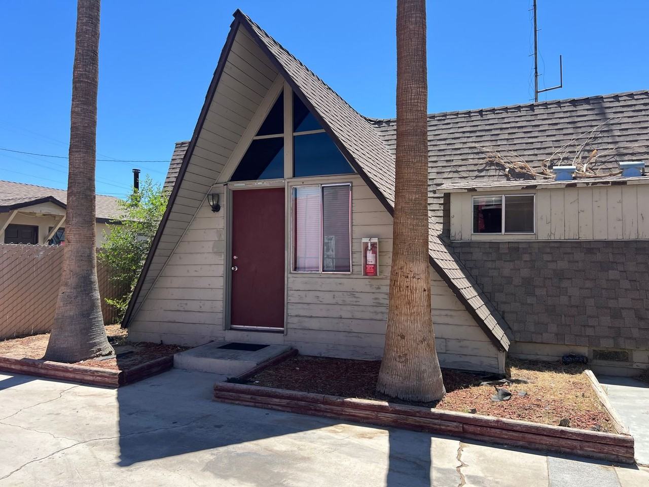 25565 Main St - Photo 2 of 13