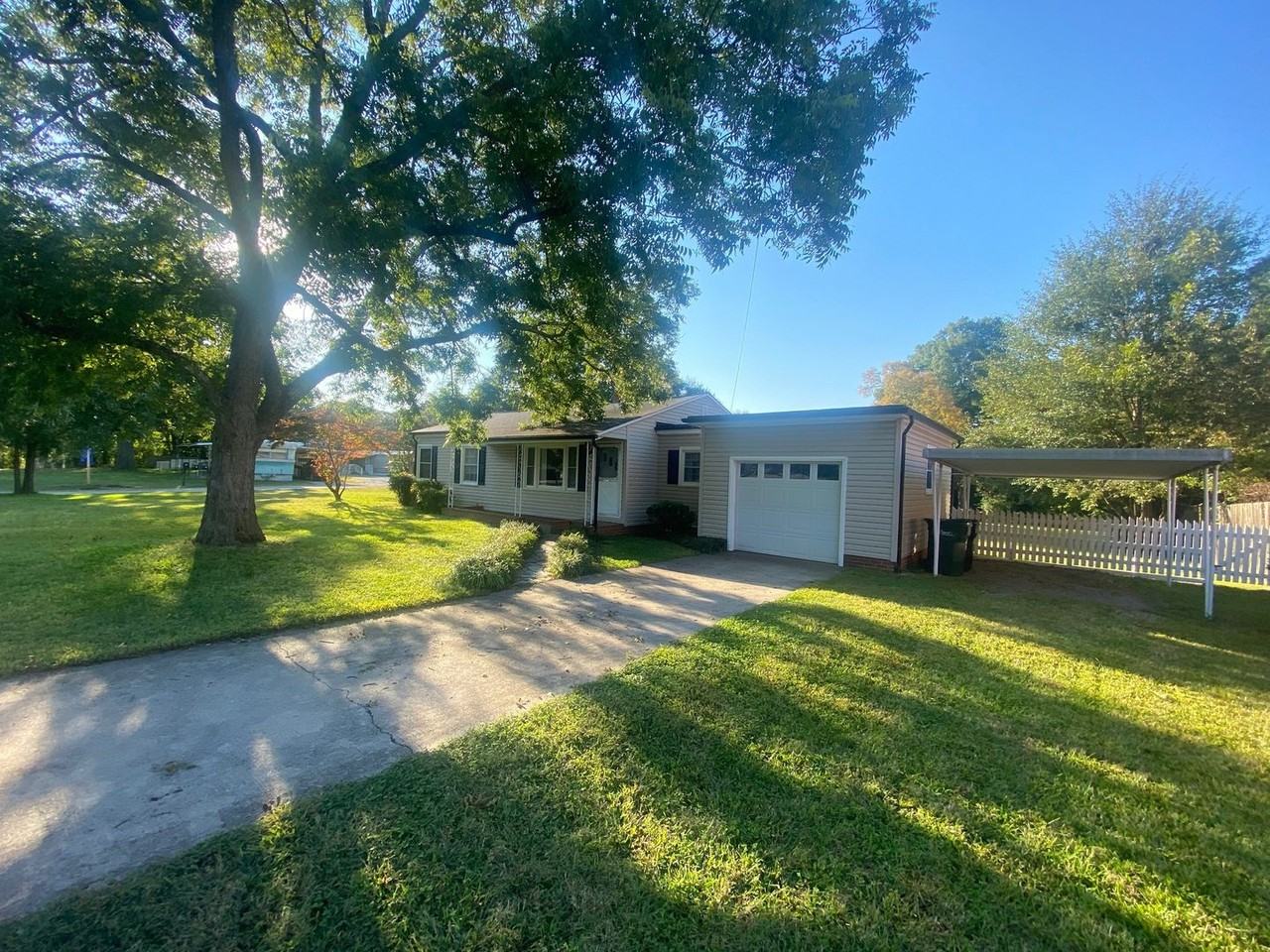 406 Winecoff School Rd - Photo 2 of 18