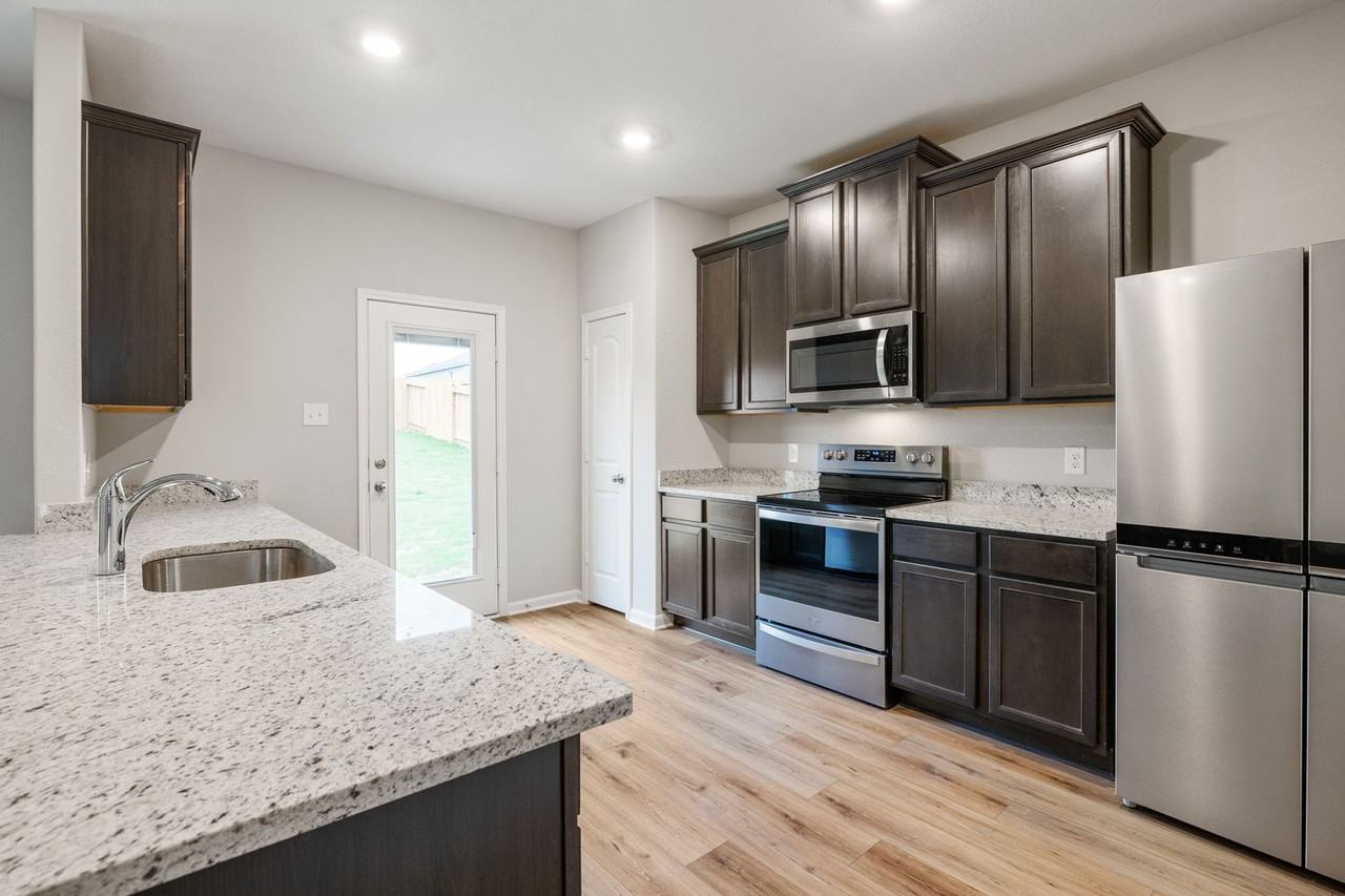 9234 Foxing Blfs - Photo 7 of 18