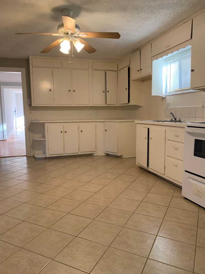 1050 Dubois Street - Photo 4 of 6