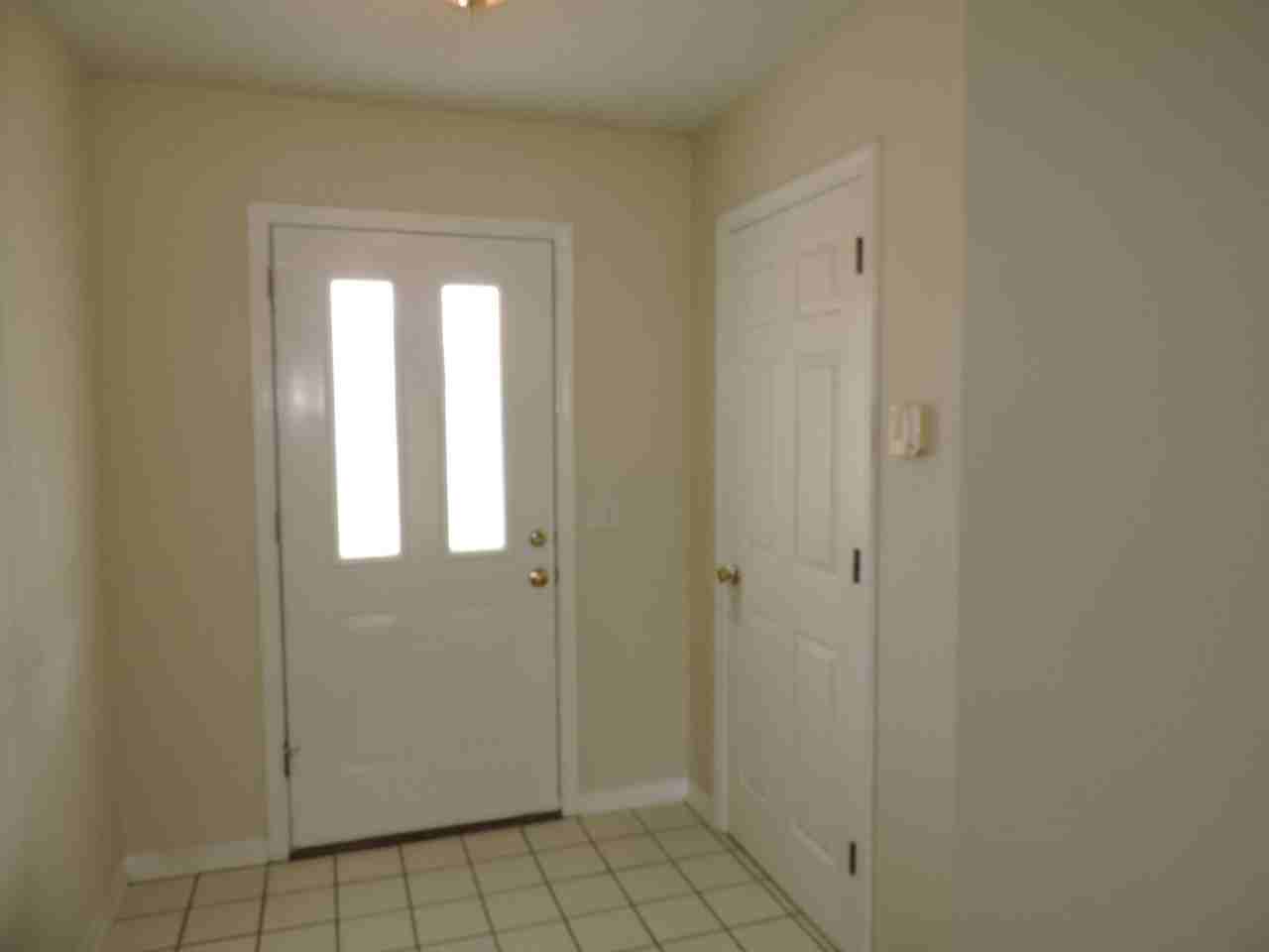 2052 Southwind Cir - Photo 2 of 19