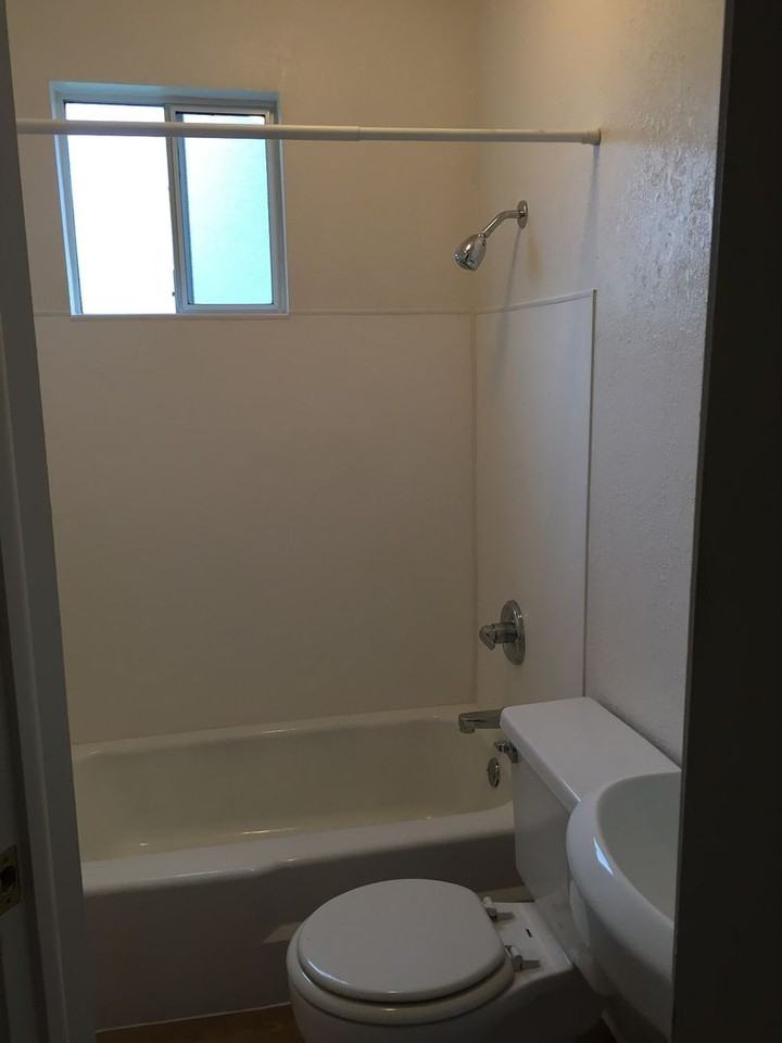 1011 Sw Isham St - Photo 3 of 10
