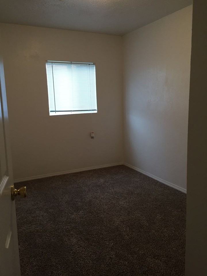 1011 Sw Isham St - Photo 4 of 10