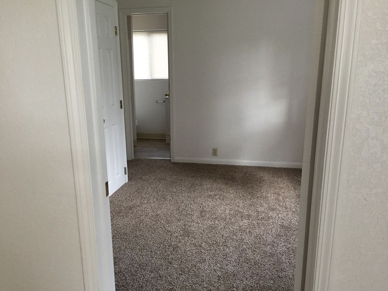 1011 Sw Isham St - Photo 7 of 10