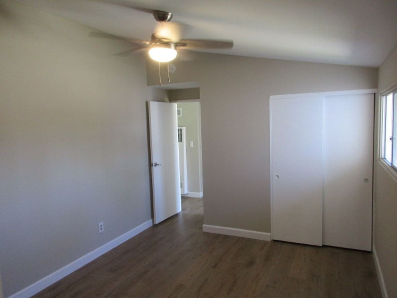 2401 Bartel St - Photo 3 of 11