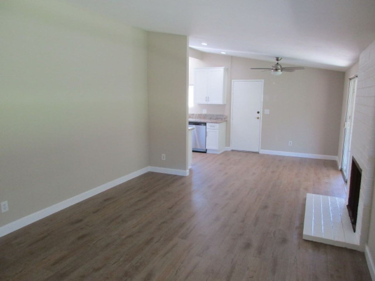 2401 Bartel St - Photo 4 of 11