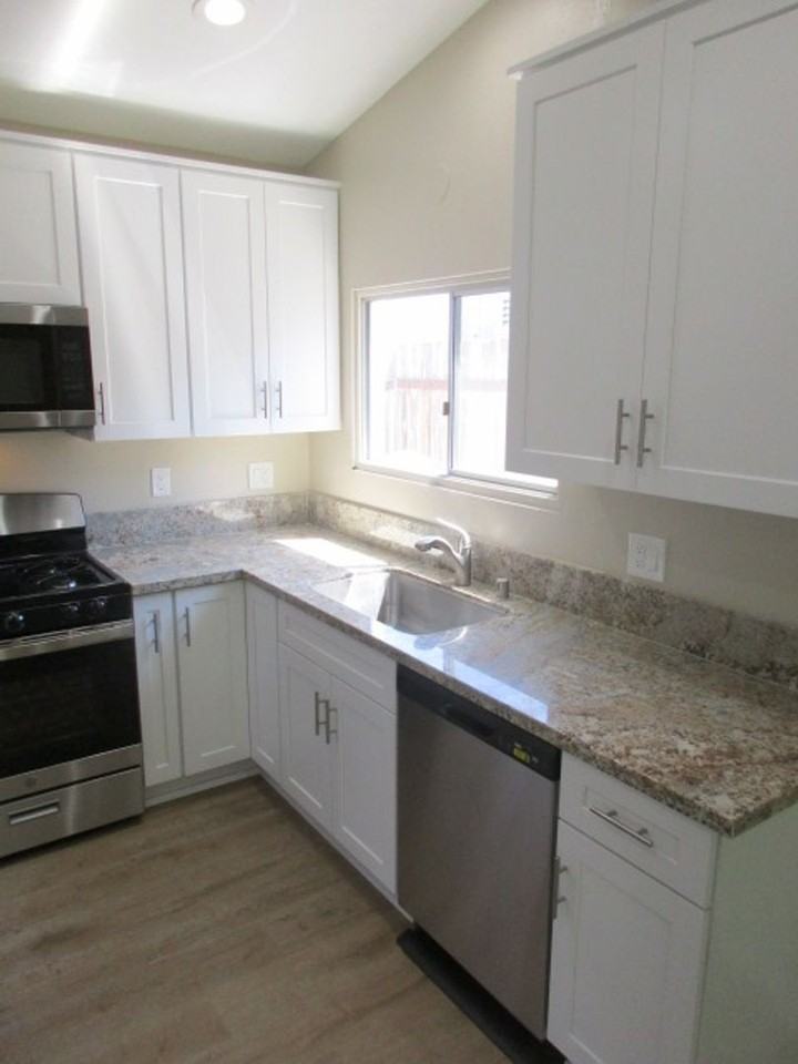 2401 Bartel St - Photo 7 of 11