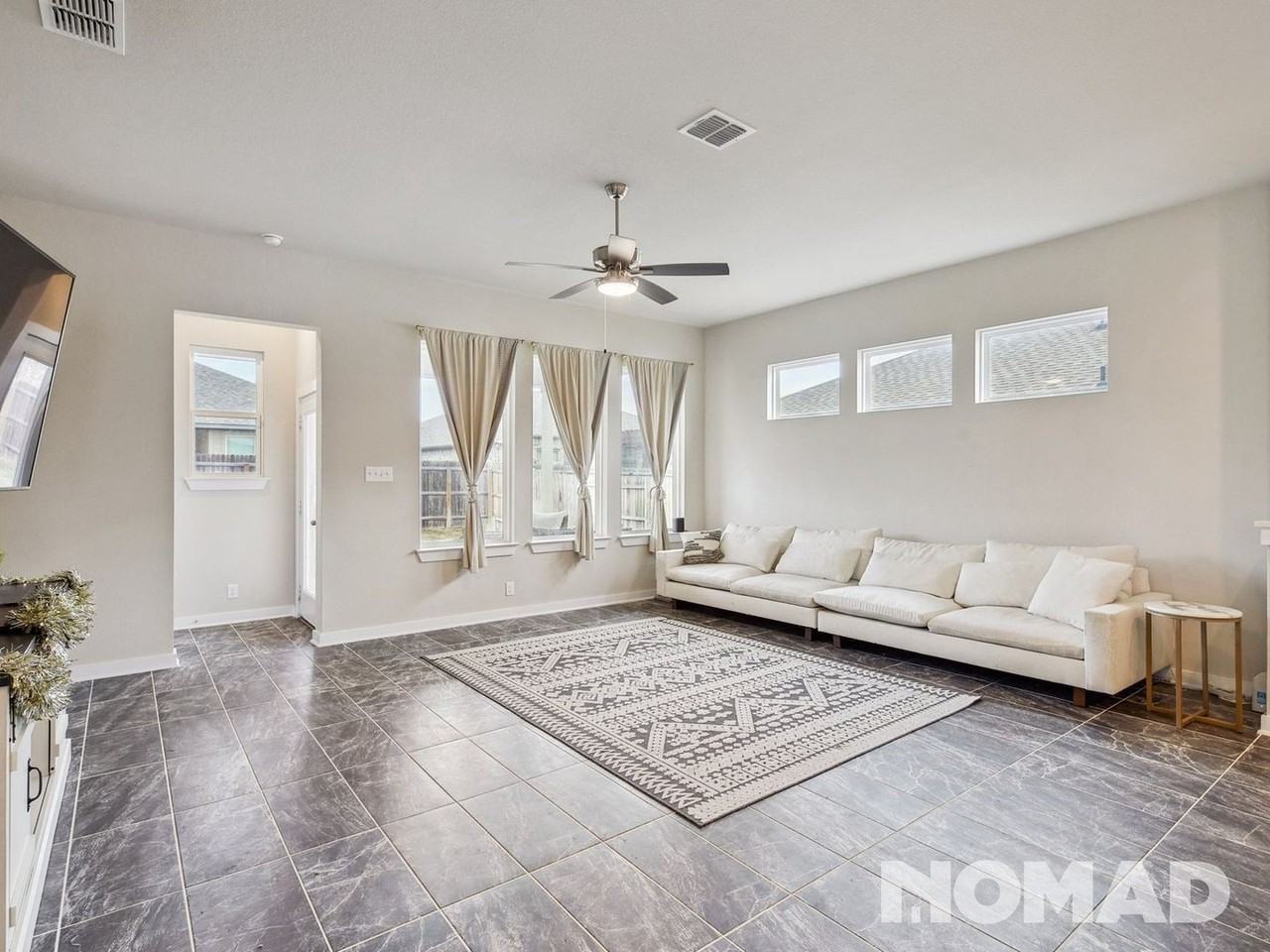 1953 Colonial Ave - Photo 2 of 32