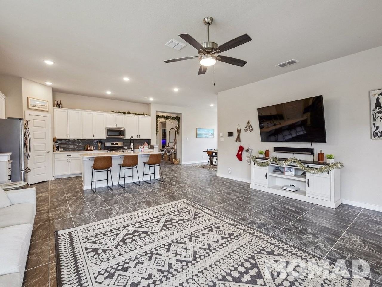 1953 Colonial Ave - Photo 4 of 32