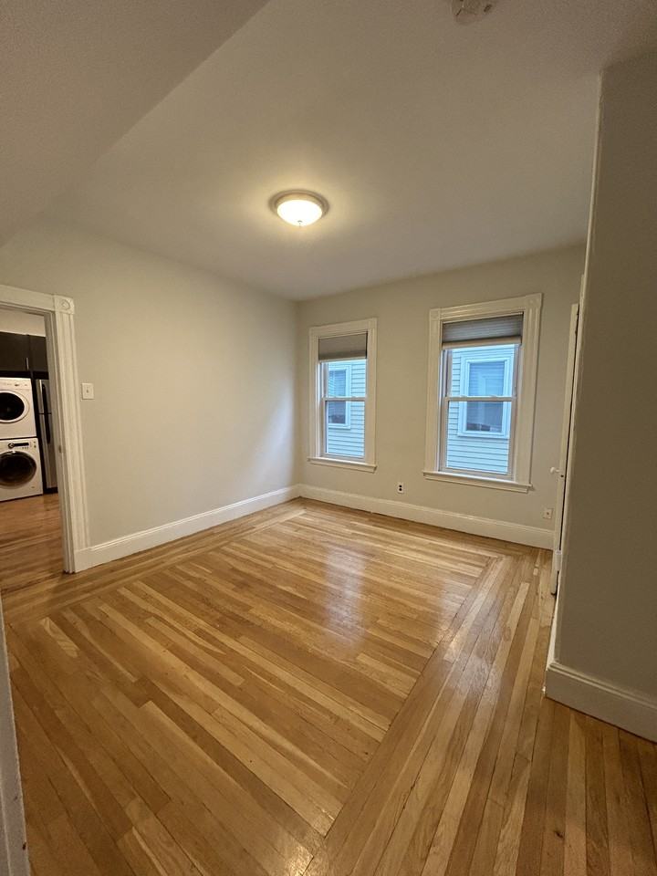 27 Marney St #1 - Photo 4 of 11